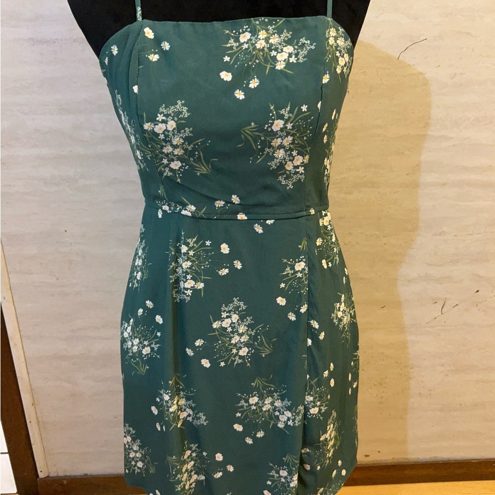 NWT- Kellee Sleeveless Floral Mini Dress